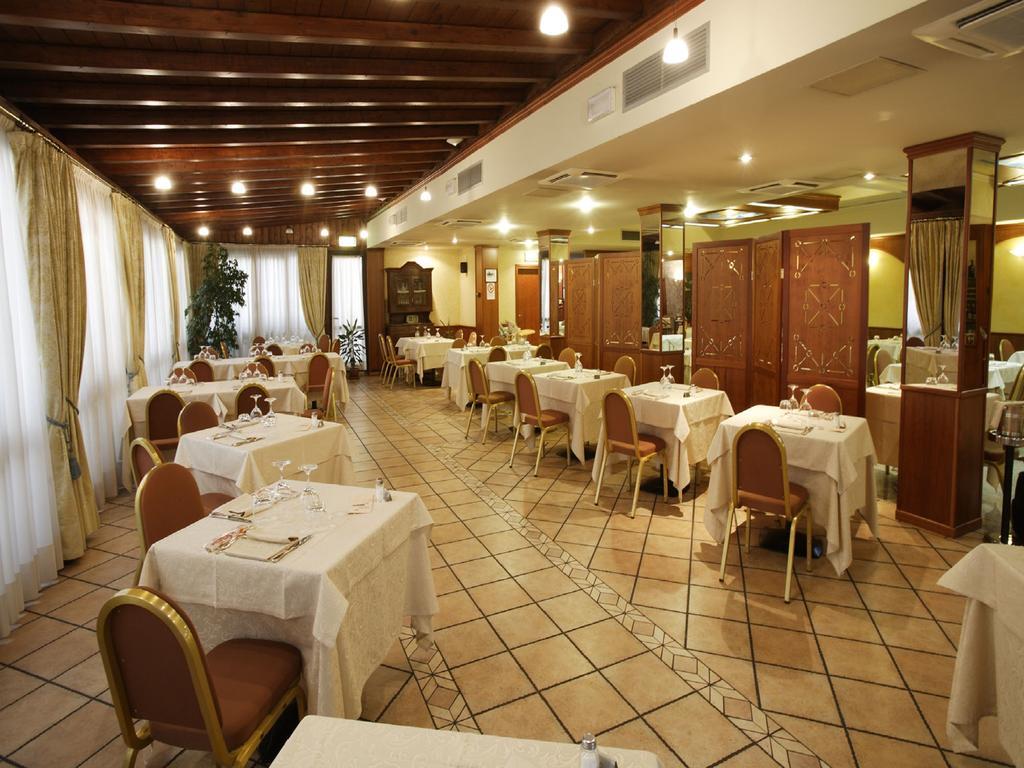 Hotel Il Leone D'Oro Telgate Exterior foto